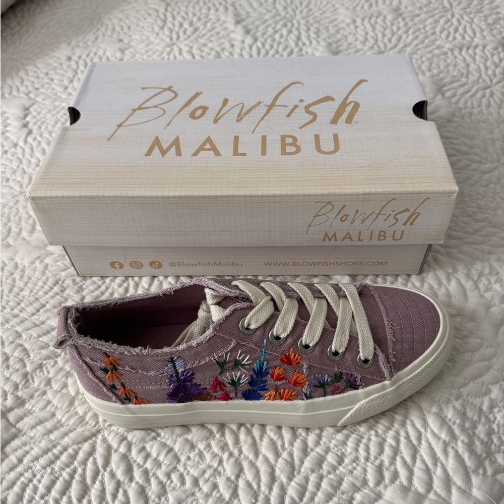 Blowfish Mauve Embroidered Low-Top Sneaker